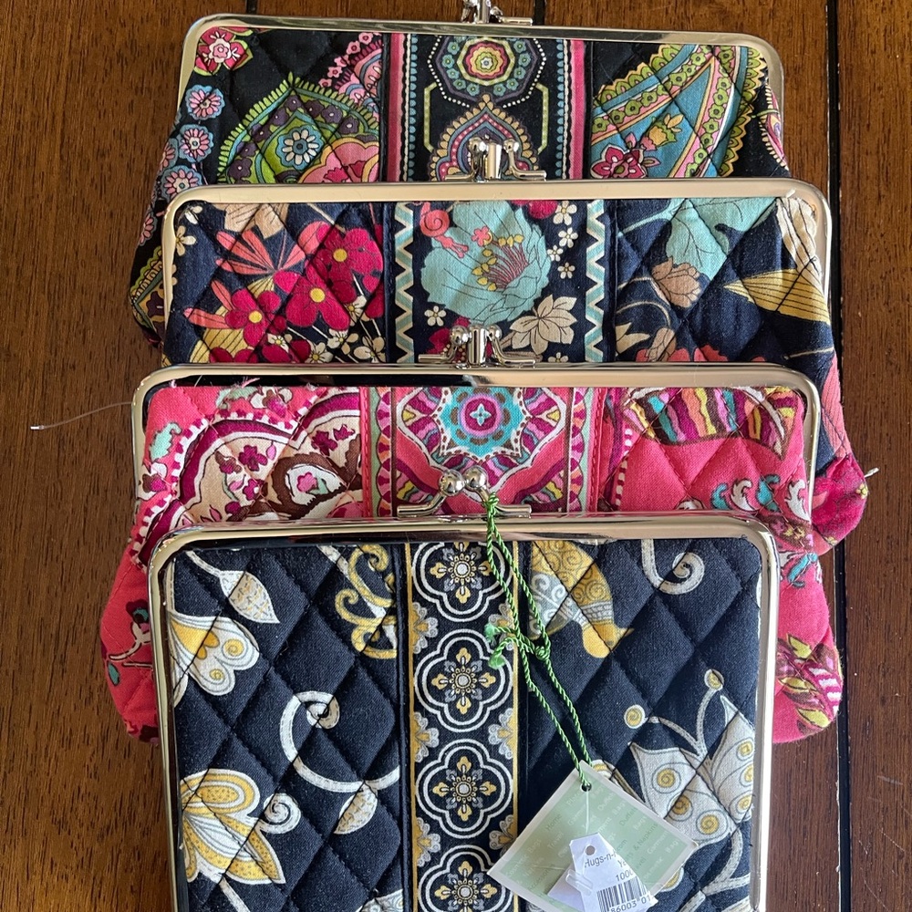 Vera Bradley wallet, clutches, cases, makeup cases and clutches 25+ pieces - Picture 2 of 5